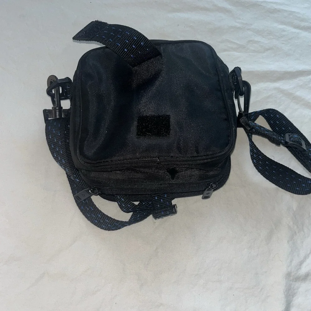 Samsonite Small Black Padded Camera Bag Case Strap‎ & Several Compartments